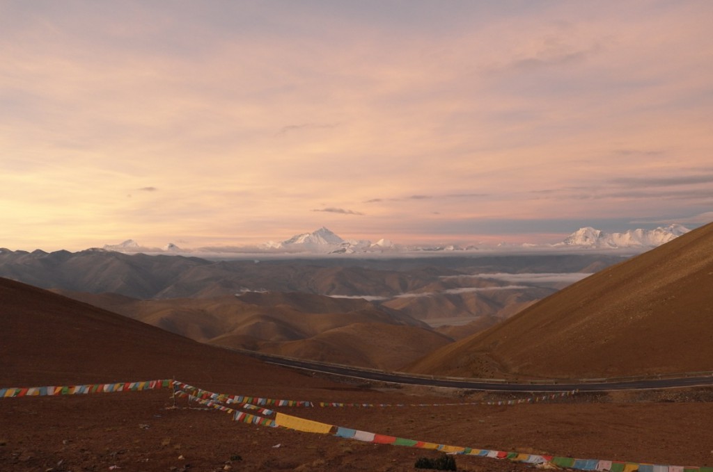 Blick zum Mt. Everest und 4x 8000er Gipfel | Sonnenuntergang in Tibet